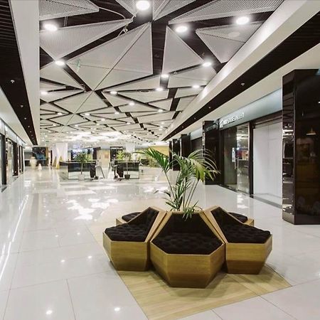 Hotel Platinia คลูจ-นาโปกา ภายนอก รูปภาพ The interior of the mall