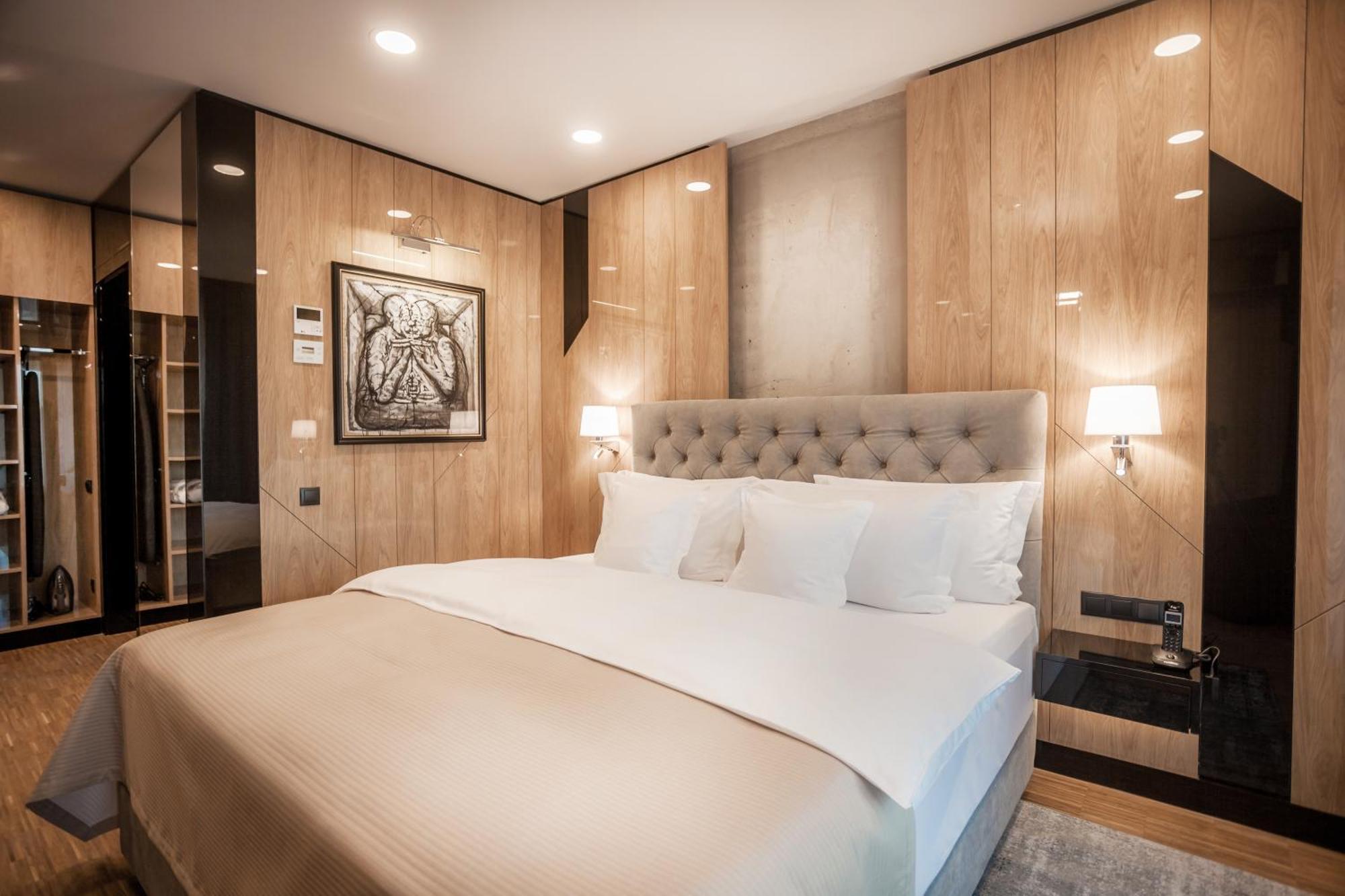 Hotel Platinia คลูจ-นาโปกา ภายนอก รูปภาพ